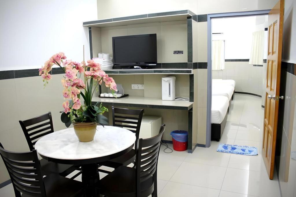 Burmahtel Hotel George Town Exterior photo